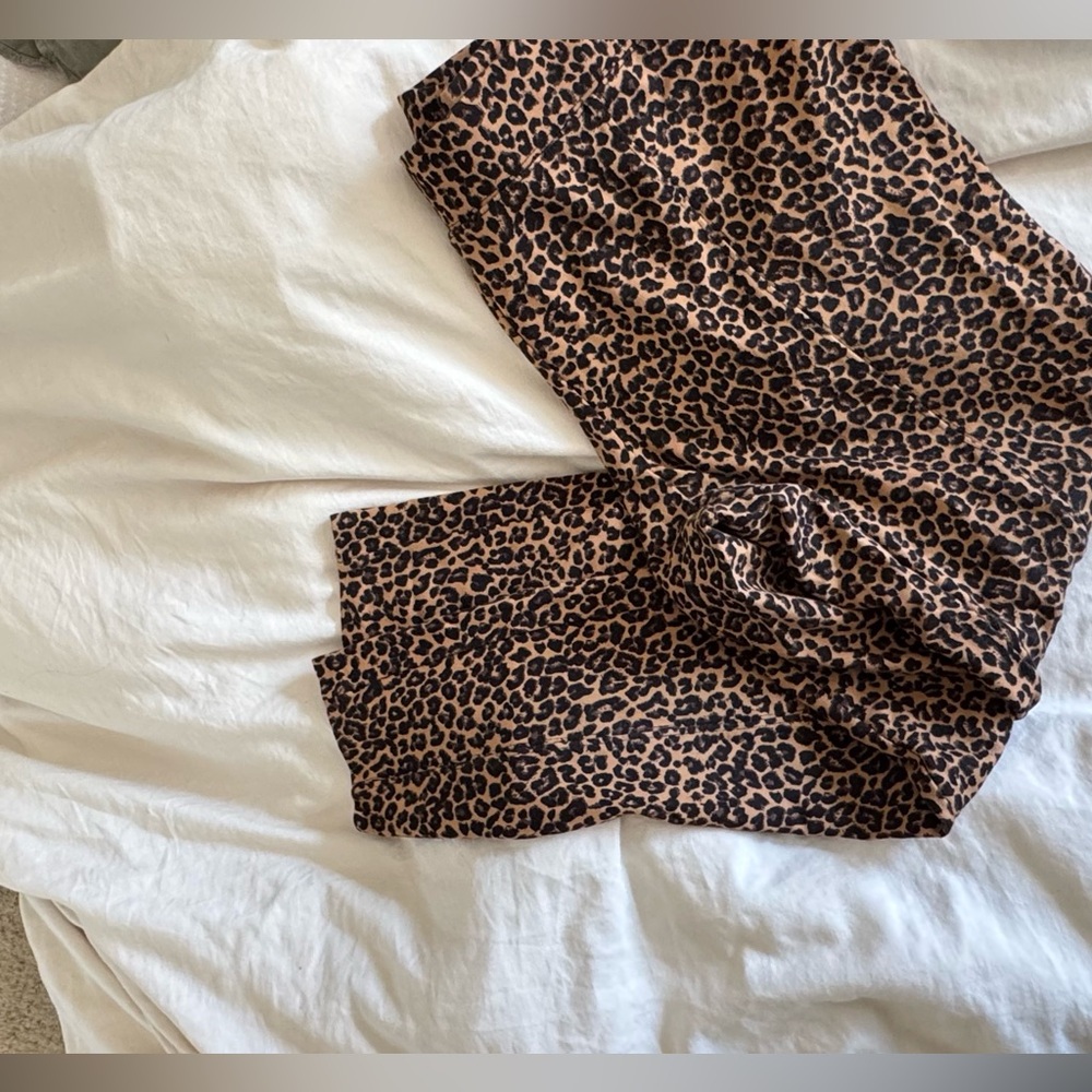 Old Navy Women's Stevie Suede Leopard Leggings - Picture 7 of 8